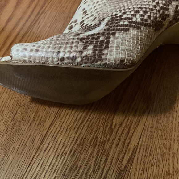 ANN TAYLOR LEATHER faux python high heel mules - beautiful detail - Picture 6 of 8